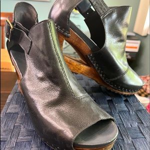 Dansko open-toe cutout sandal - size 41